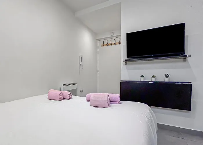 Appartement Centre Proche Tram & Port, Wifi Gratuit *