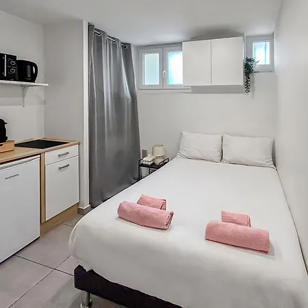 Studio Lumineux Et Moderne A Nice, Bien Situe * Nice